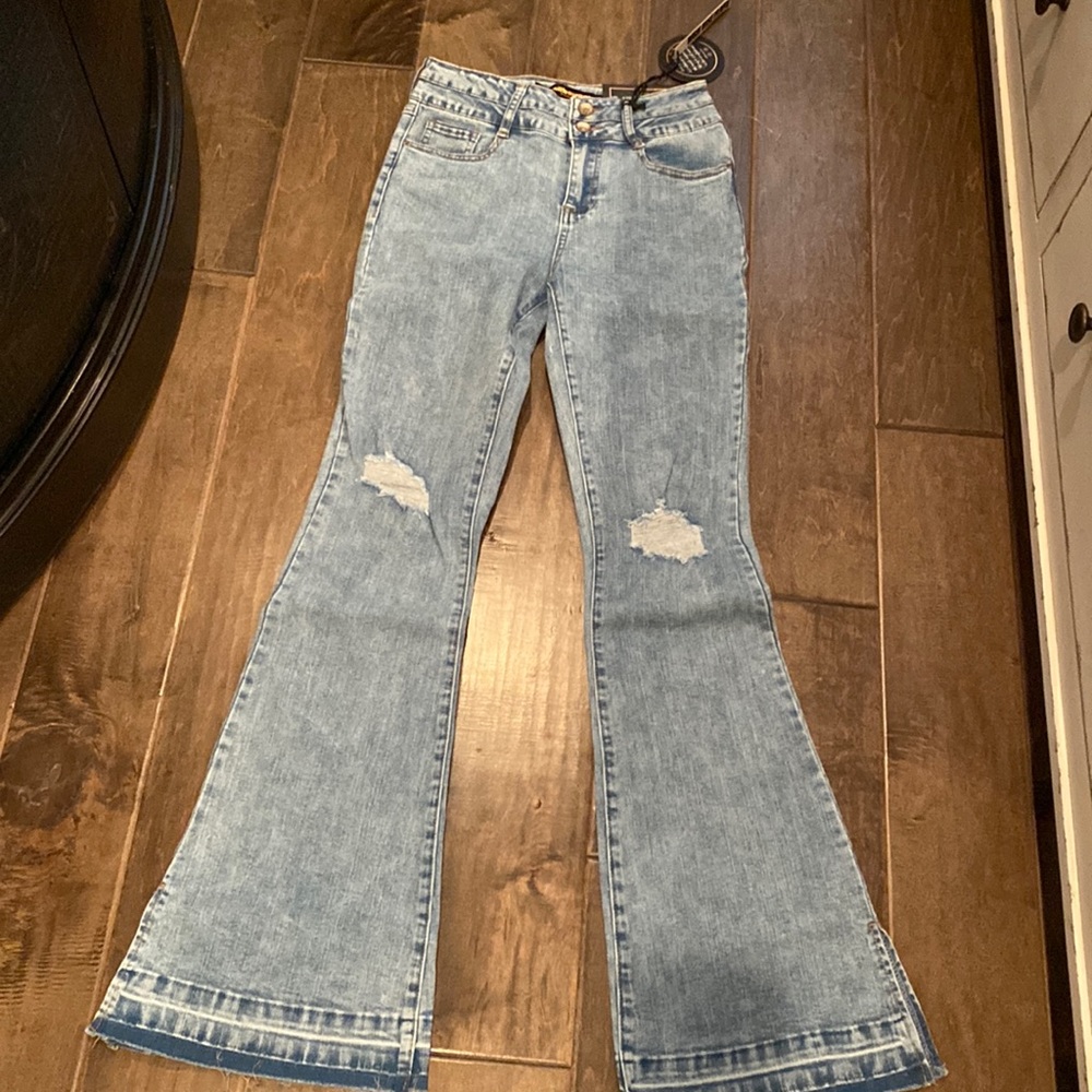 Hi rise flare denim jeans go in Super Bowl style!!